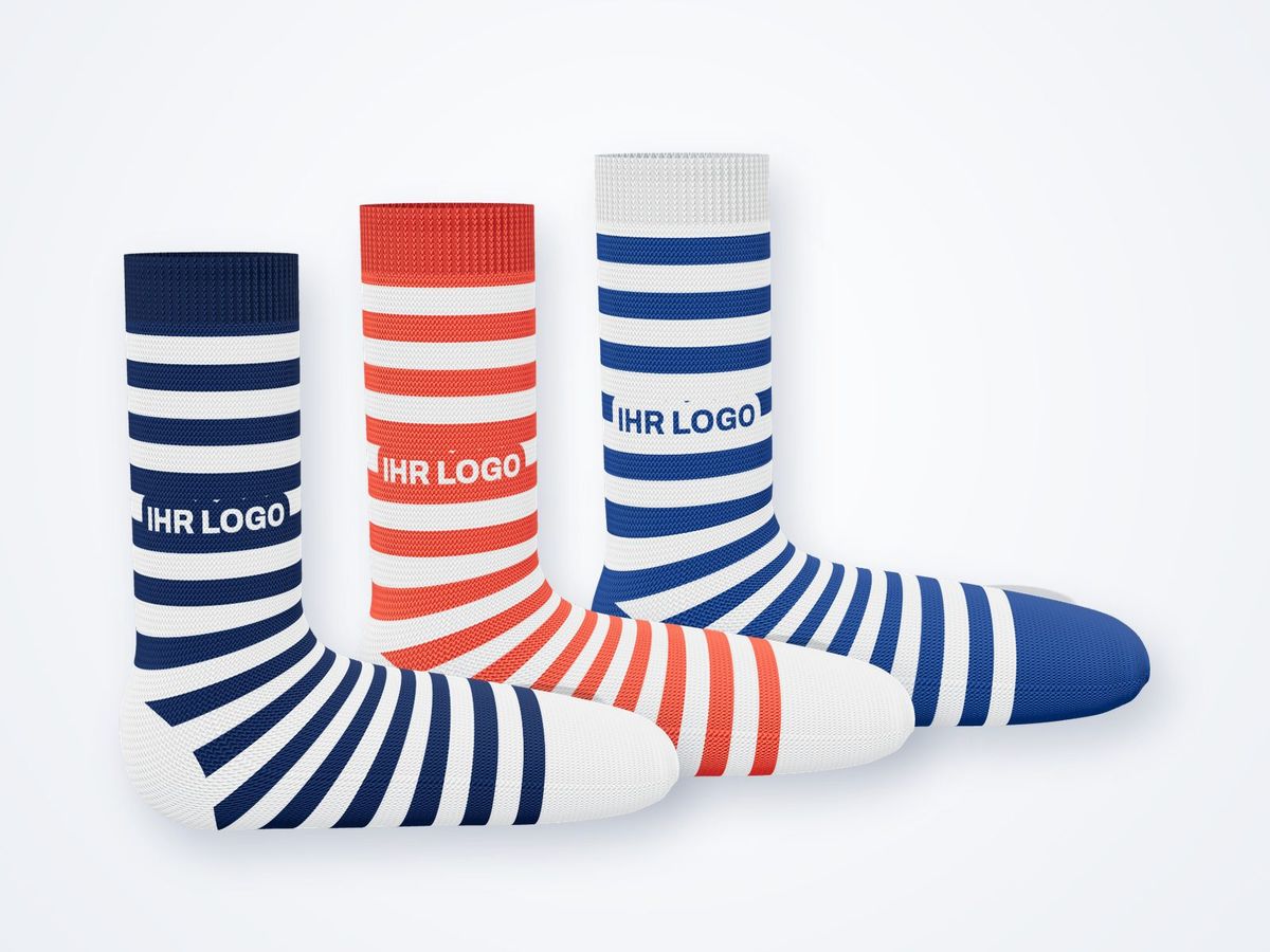 Drei Firmensocken mit Streifen in Marine, Rot und Blau, jeweils mit Logo